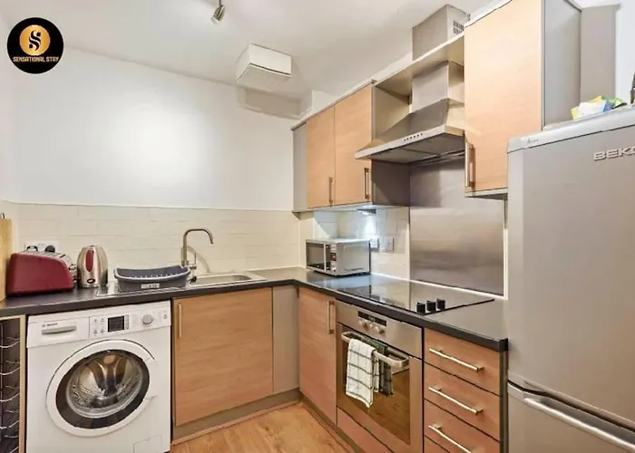 4 Separate Beds, Sleeps 6, Beautiful 2 Bed דירה