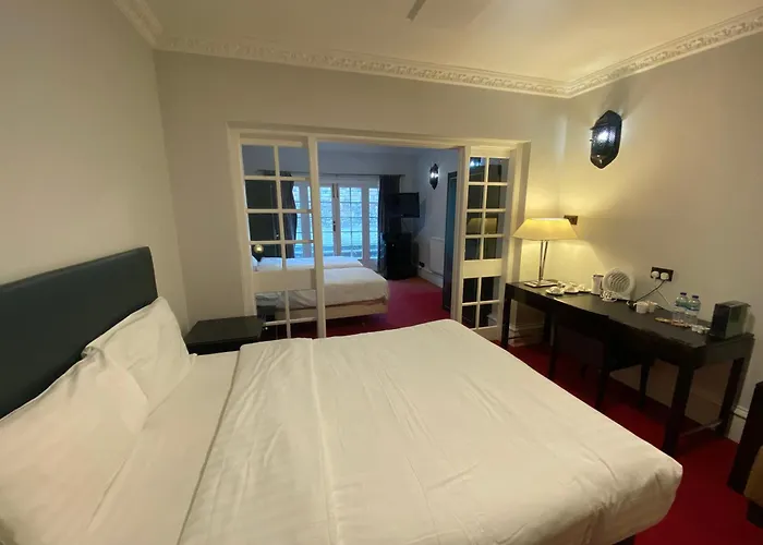 Hotel No6 West Coates 3*