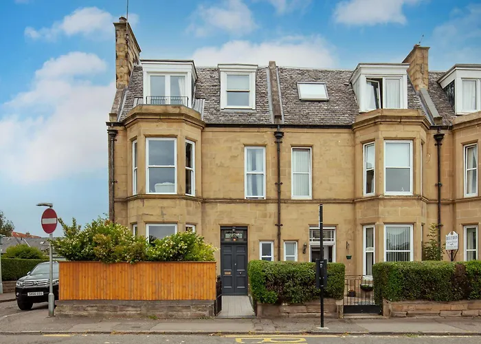 Beautiful Victorian Close To The Botanical Gardens, Free Parking! אדינבורו