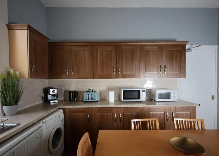 Comfortable And Spacious Retreat By The Meadows! דירה אדינבורו