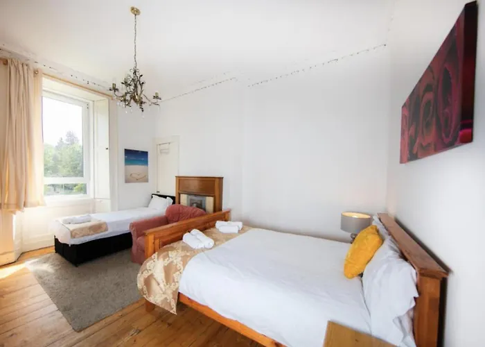 Comfortable And Spacious Retreat By The Meadows! *