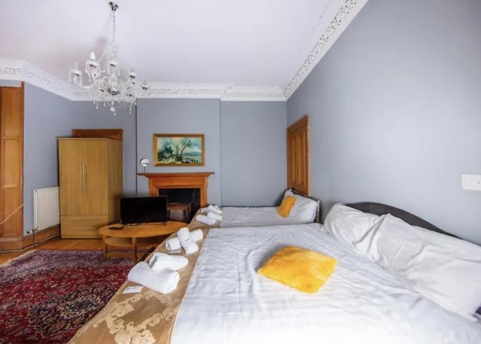 Comfortable And Spacious Retreat By The Meadows! דירה *