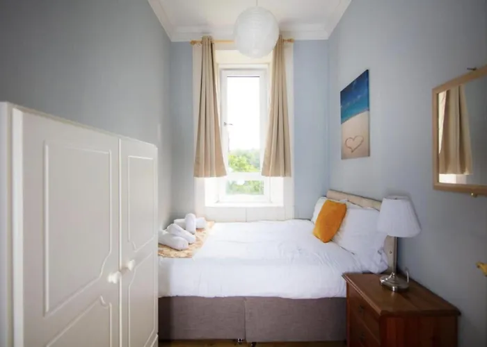 דירה Comfortable And Spacious Retreat By The Meadows! אדינבורו