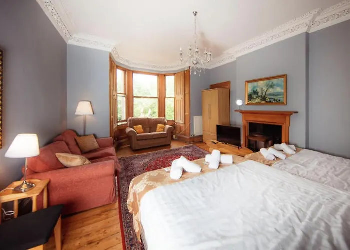 Comfortable And Spacious Retreat By The Meadows! *