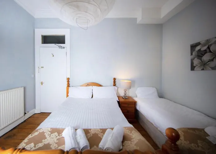 דירה Comfortable And Spacious Retreat By The Meadows!