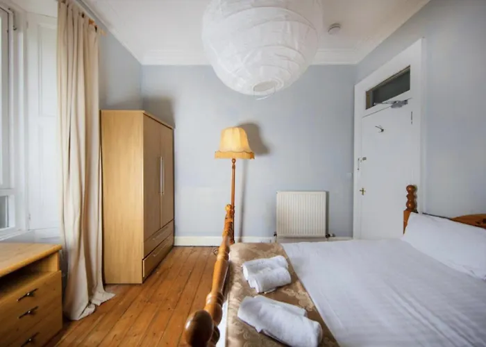 Comfortable And Spacious Retreat By The Meadows! Apartment *