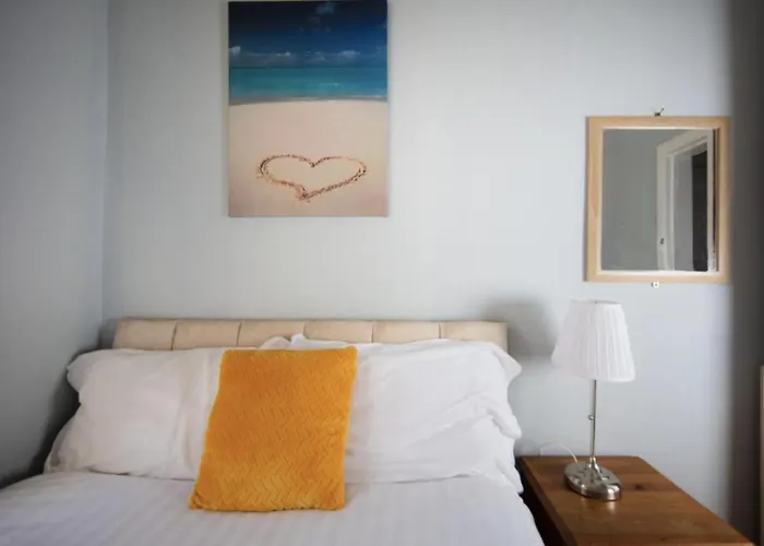 דירה Comfortable And Spacious Retreat By The Meadows!