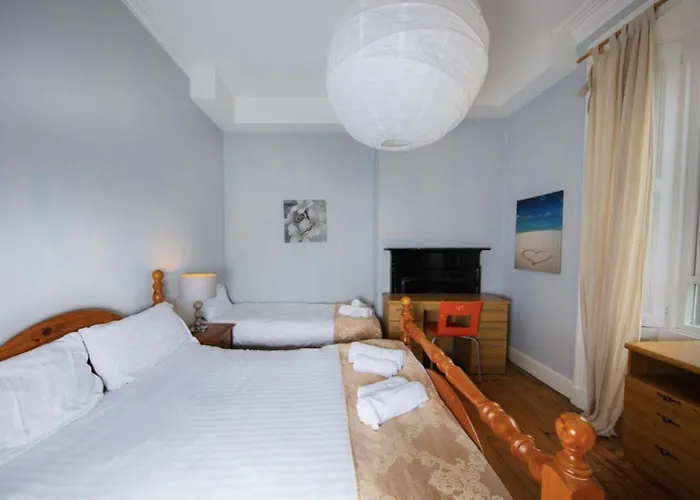 Comfortable And Spacious Retreat By The Meadows! *