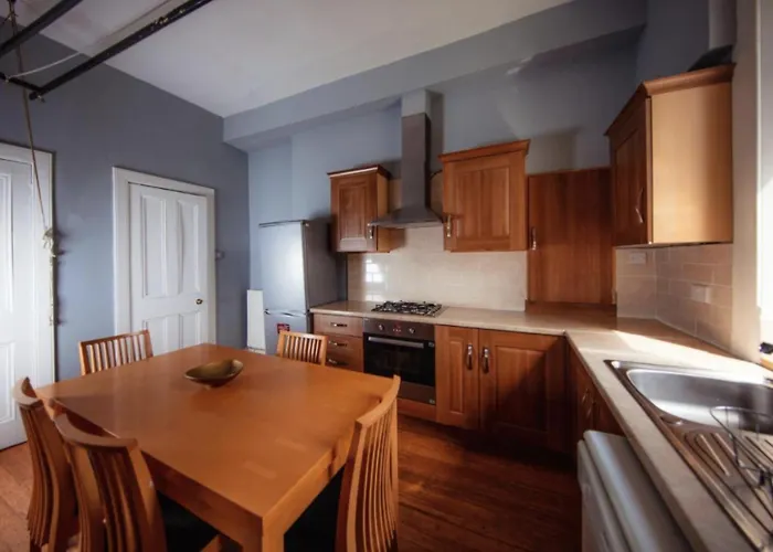 דירה Comfortable And Spacious Retreat By The Meadows!