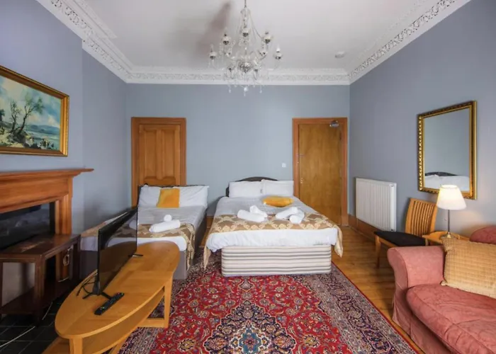 Comfortable And Spacious Retreat By The Meadows! Apartment Edinburgh