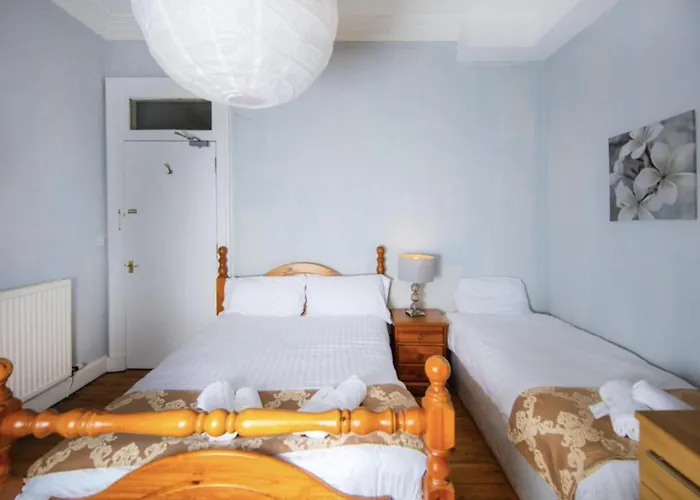 דירה Comfortable And Spacious Retreat By The Meadows! אדינבורו