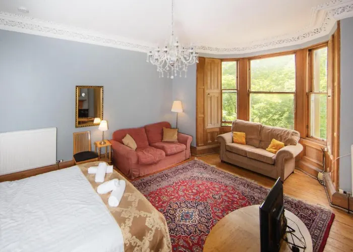 Comfortable And Spacious Retreat By The Meadows! * Edinburgh