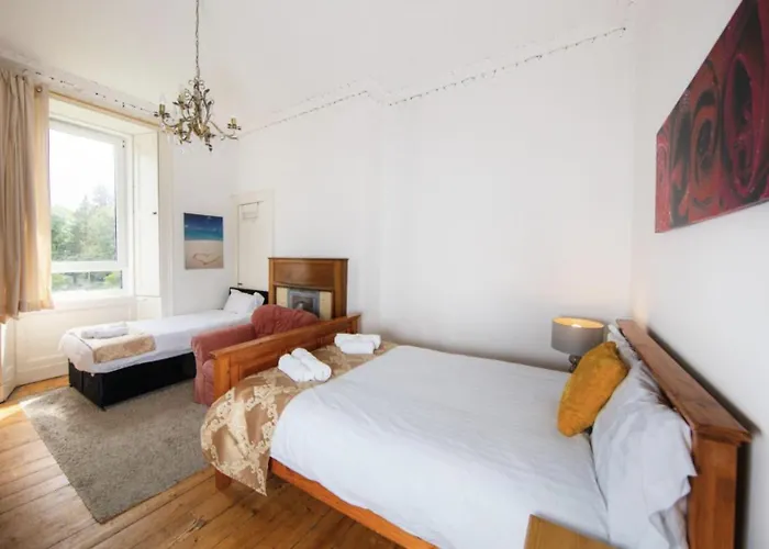 Apartment Comfortable And Spacious Retreat By The Meadows!