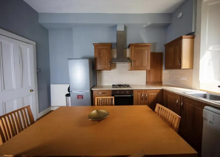 Comfortable And Spacious Retreat By The Meadows! * אדינבורו