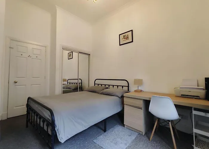 Two Bedrooms Flat In Center *