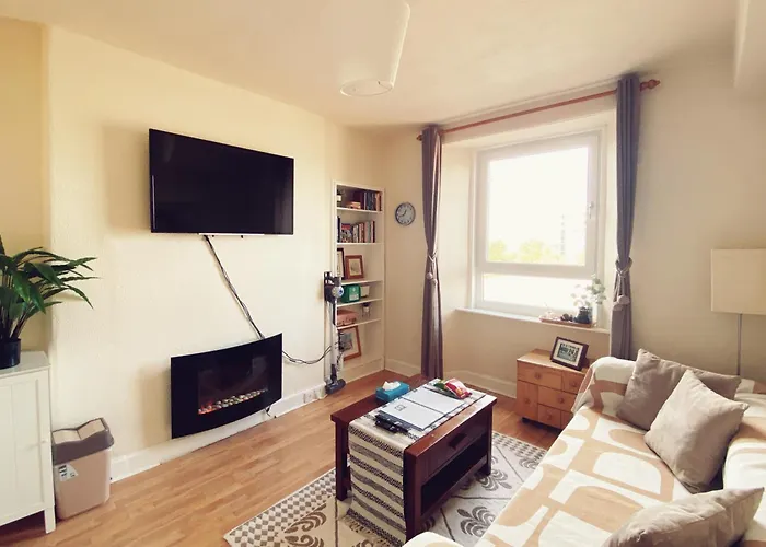 Meadowbank 1-bedroom Flat דירה *