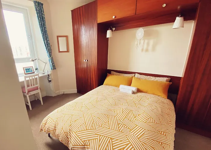Meadowbank 1-bedroom Flat דירה אדינבורו