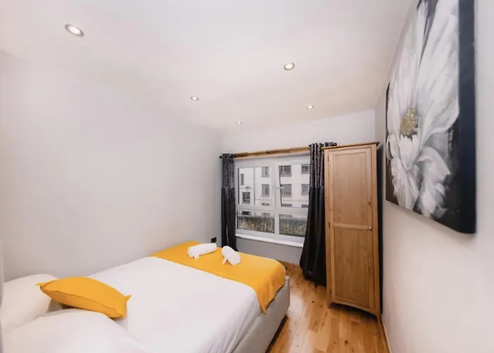 Superb Luxury By Canal - Central *