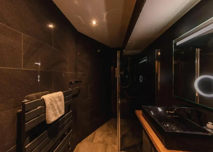 Superb Luxury By Canal - Central אדינבורו