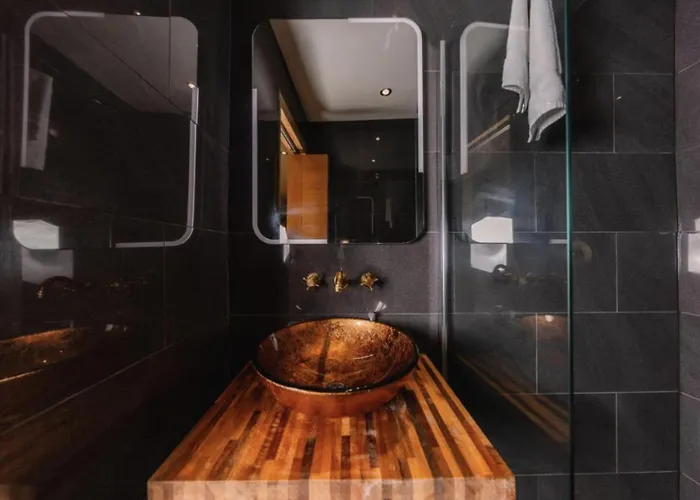 Superb Luxury By Canal - Central *