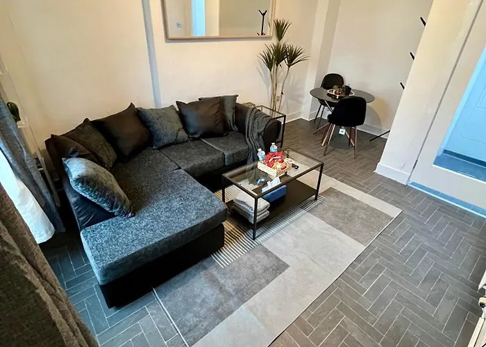 2 Bed Flat In