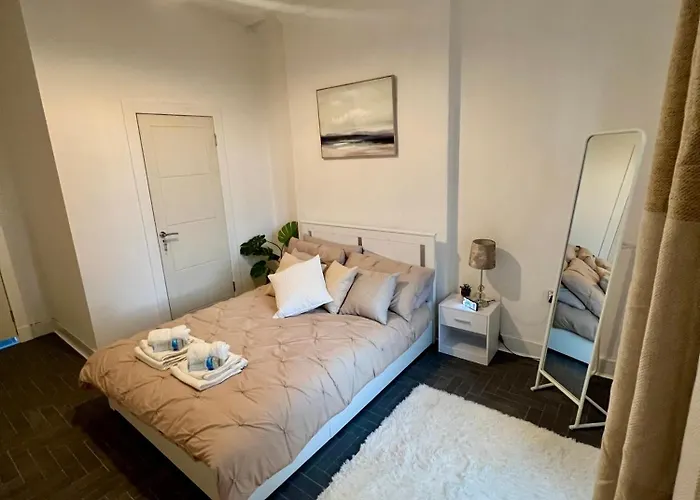2 Bed Flat In *