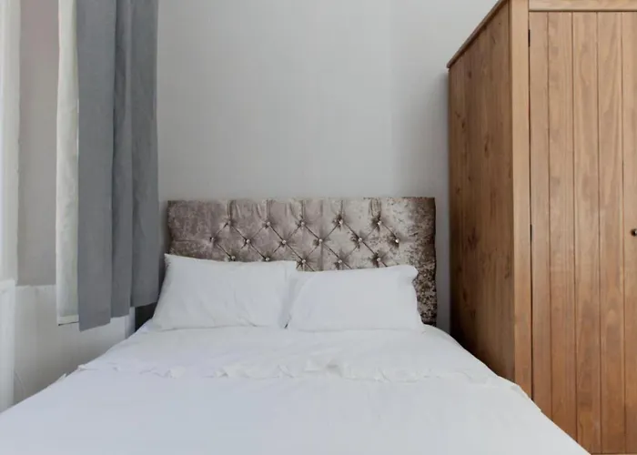 شقة Bright And Homely Near Holyrood - City Centre إدنبرة