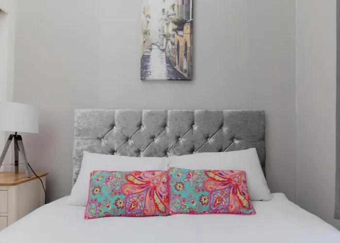 Bright And Homely Near Holyrood - City Centre إدنبرة