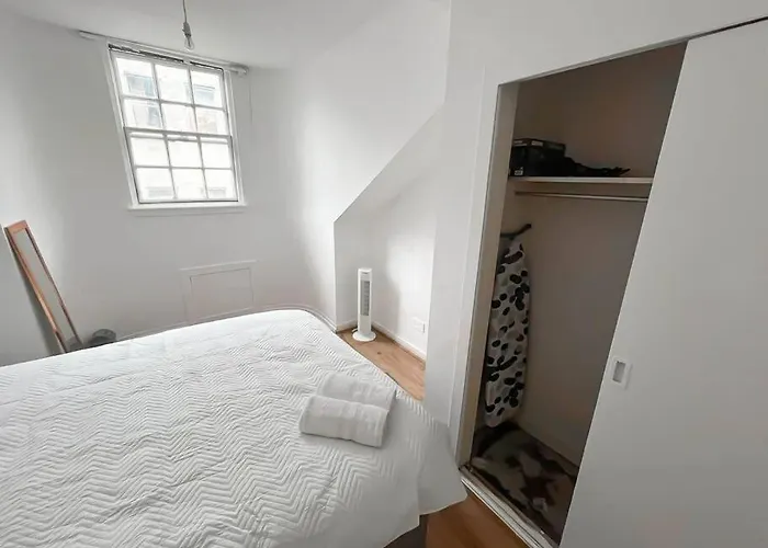 Elms For 4 - New Town - City Center Eb8 *