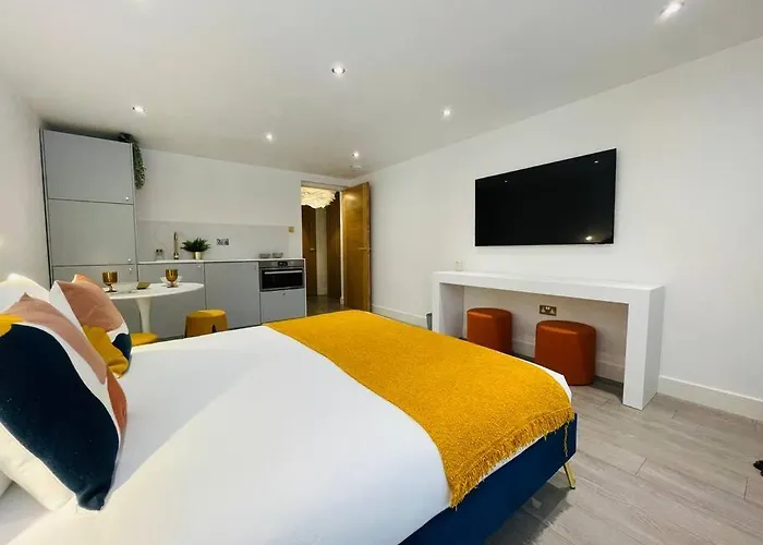 Designer In With Free Parking Edinburg