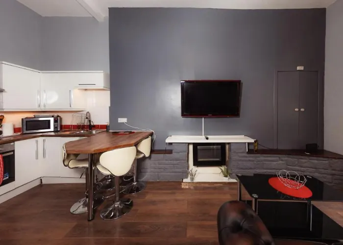 Warm By Holyrood Palace! *