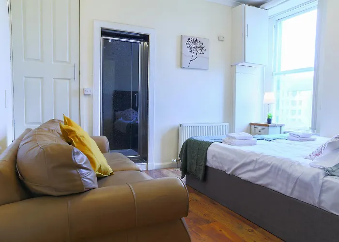 Royal Mile Escape - Five Bedrooms אדינבורו