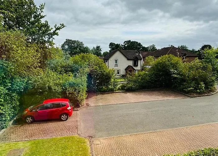 Two Bedrooms With Free Parking דירה *