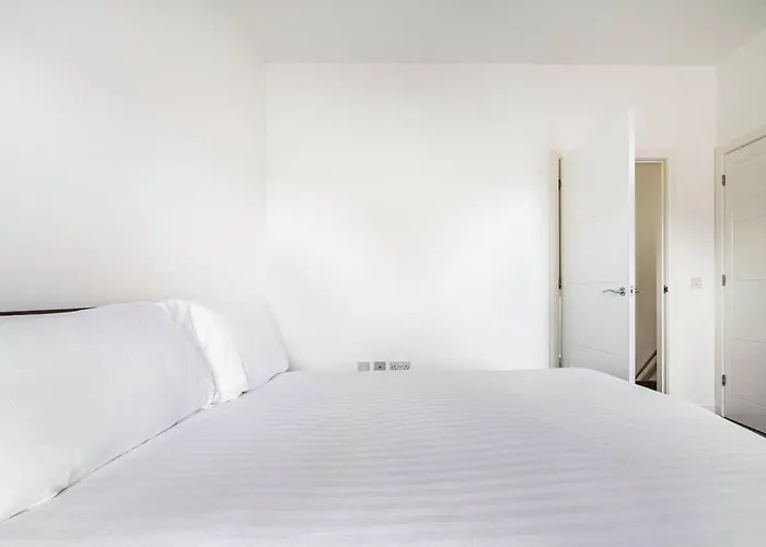 Bright, Modern 2 Bedroom House With Free Parking! Apartmán Edinburgh