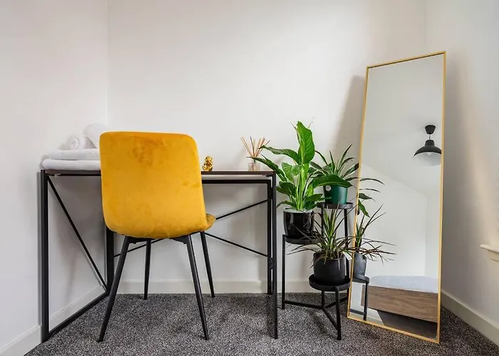 Bright, Modern 2 Bedroom House With Free Parking! Edinburgh