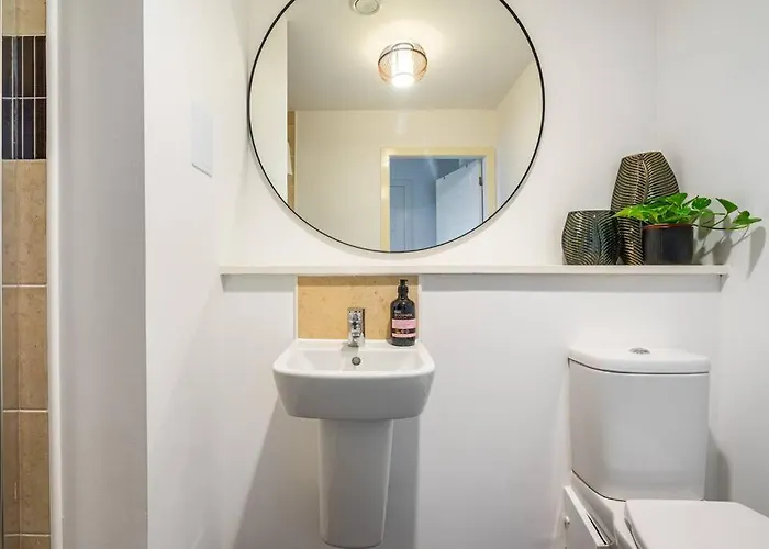 Bright, Modern 2 Bedroom House With Free Parking! Apartmán