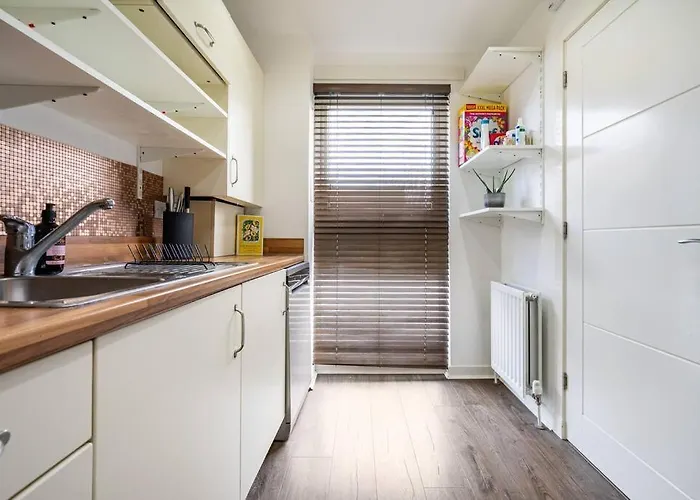 Bright, Modern 2 Bedroom House With Free Parking! Apartmán Edinburgh