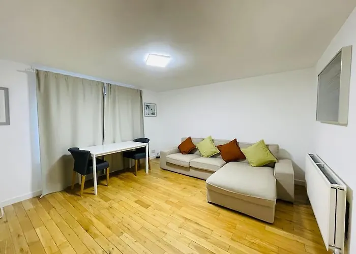 Close To Holyrood And Arthur Seat, Beautiful Scenic Views דירה