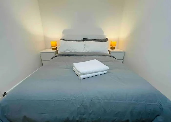 דירה Close To Holyrood And Arthur Seat, Beautiful Scenic Views אדינבורו