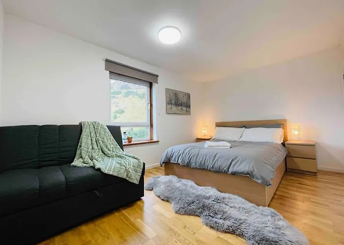 Close To Holyrood And Arthur Seat, Beautiful Scenic Views דירה