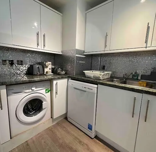 Close To Holyrood And Arthur Seat, Beautiful Scenic Views דירה *