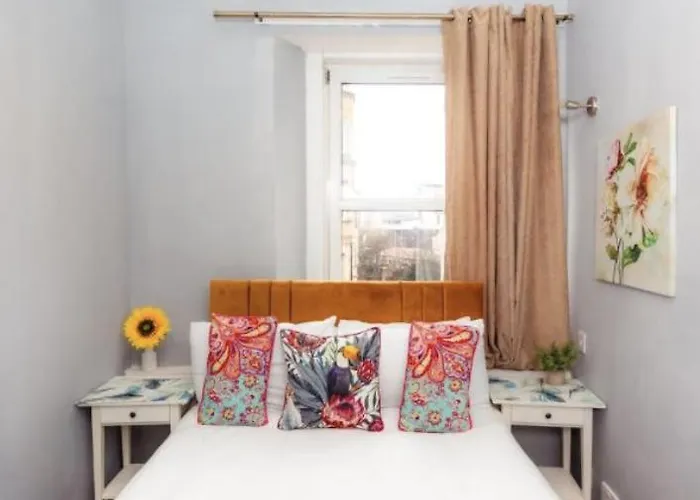 Warm & Welcoming Close To Meadows! City Centre 10 אדינבורו