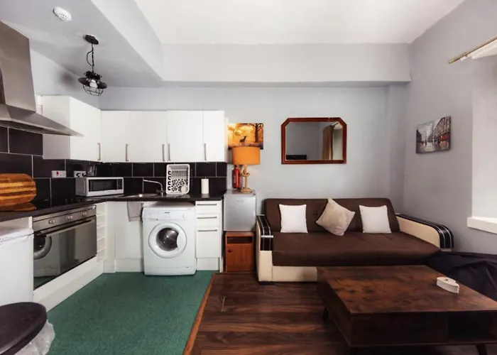 Warm & Welcoming Close To Meadows! City Centre 10 דירה *