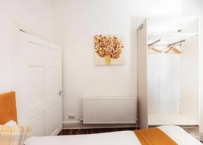 Warm & Welcoming Close To Meadows! City Centre 10