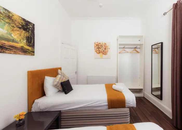 Warm & Welcoming Close To Meadows! City Centre 10