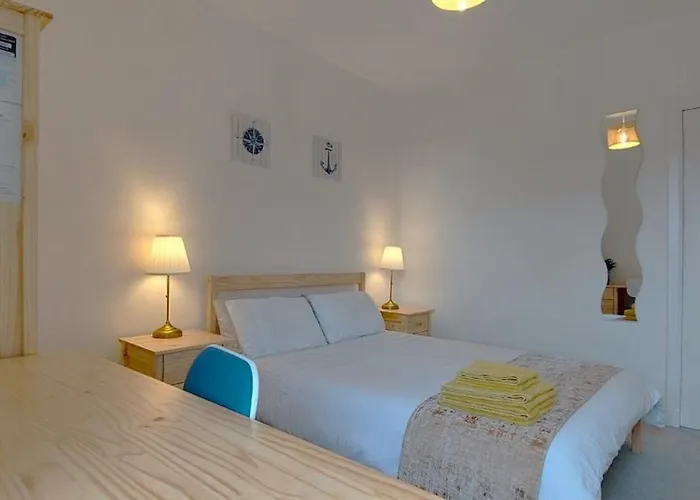 Lovely Rooms, Great Transport, Airport Bus, 5 Mins To Beach, Great Value Edinburgh