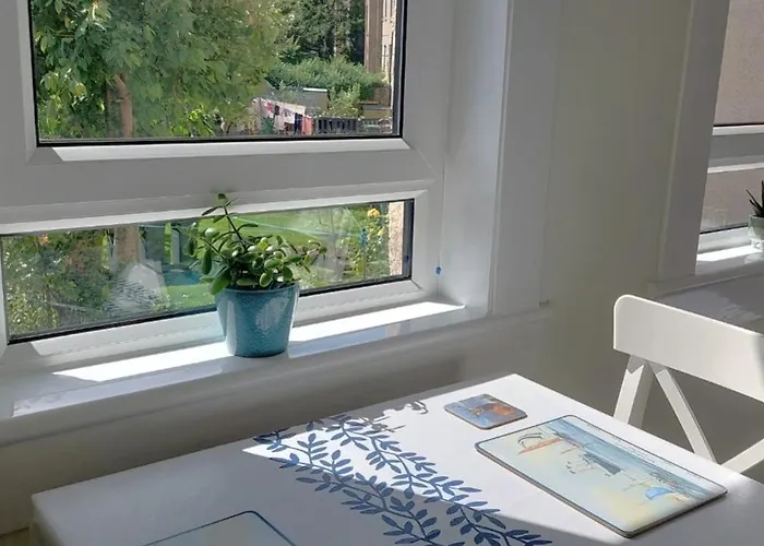 بيت ضيافة Comfortable Double Room, Great Transport To City Centre And Airport, 5 Mins To Beach, Great Value