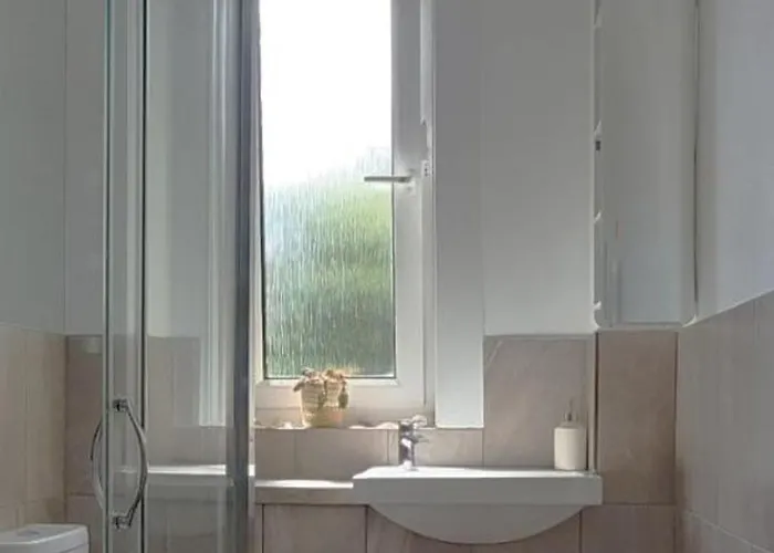 بيت ضيافة Comfortable Double Room, Great Transport To City Centre And Airport, 5 Mins To Beach, Great Value إدنبرة