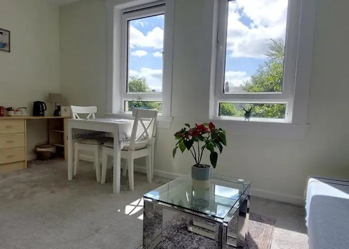 Comfortable Double Room, Great Transport To City Centre And Airport, 5 Mins To Beach, Great Value 3*