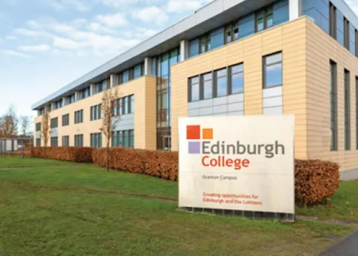 بيت ضيافة Comfortable Double Room, Great Transport To City Centre And Airport, 5 Mins To Beach, Great Value 3*